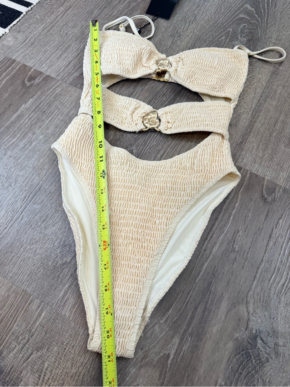 NWT Blackbough Swim Kaia Cut-Out One Piece / Ivory Coast Smocked Small - Picture 12 of 14
